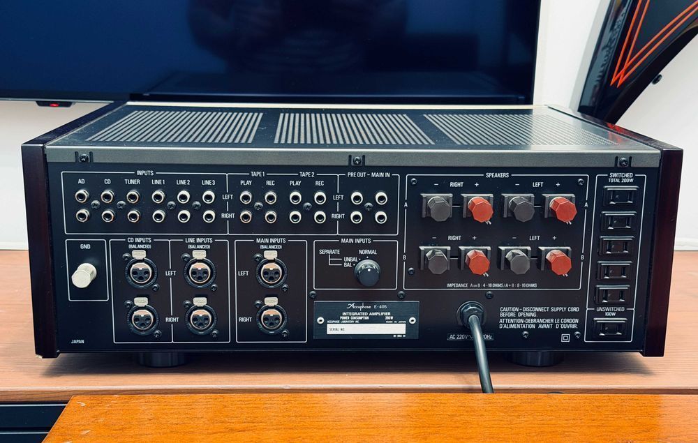Accuphase E-405 — последний тёплый Accuphase до эпохи аналитики, 1989, 170 Вт пред+мощник | Япония, идеал 10 из 10, MM/MC, пульт