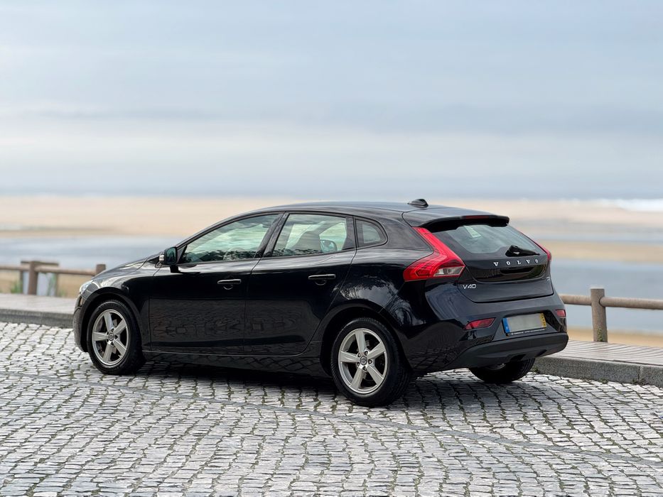 Volvo v40 D2 económico