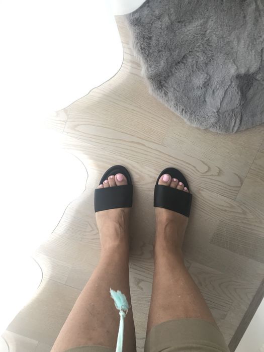 Босоножки, шлепки. Кожа