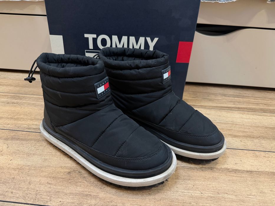 Зимові чоботи дутики Tommy Jeans TJW PADDED FLAT BOOT