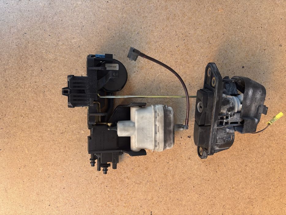 Замок багажника Mercedes-Benz W220 дорестайл