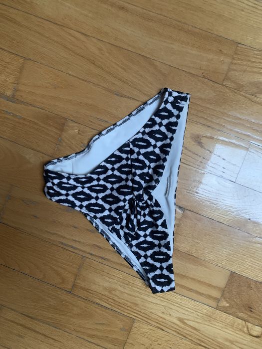 Dół od damskiego stroju kąpielowego