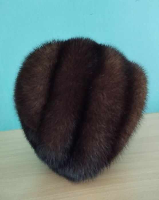 Жіноча норкова шапка