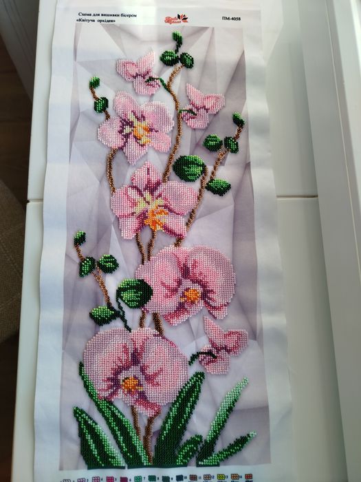 Квітуча орхідея вишита  чеським бісером