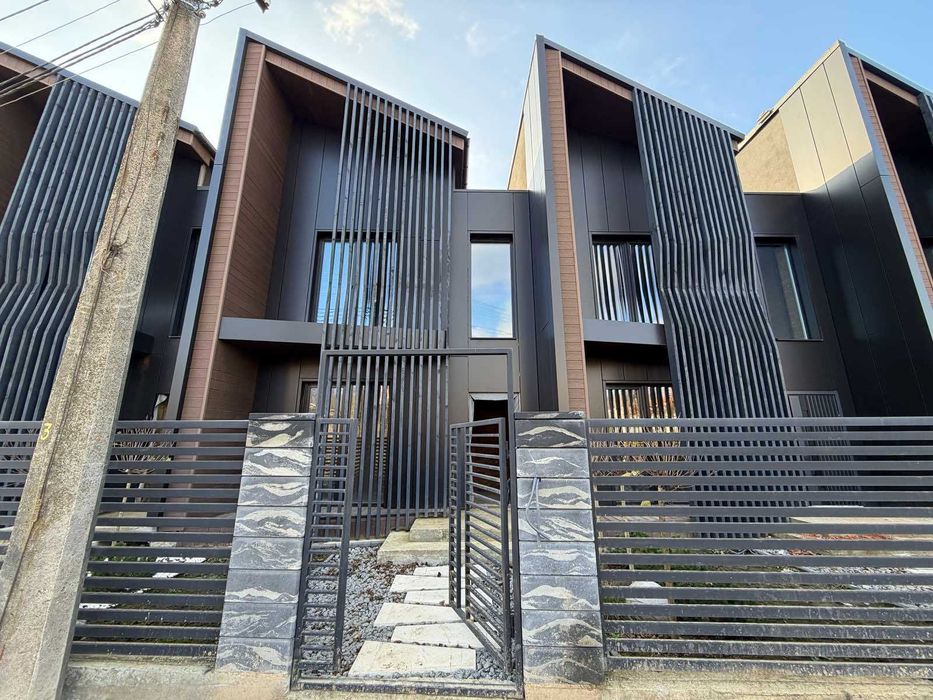 Продаж сучасного таунхауса у Пʼятничанах