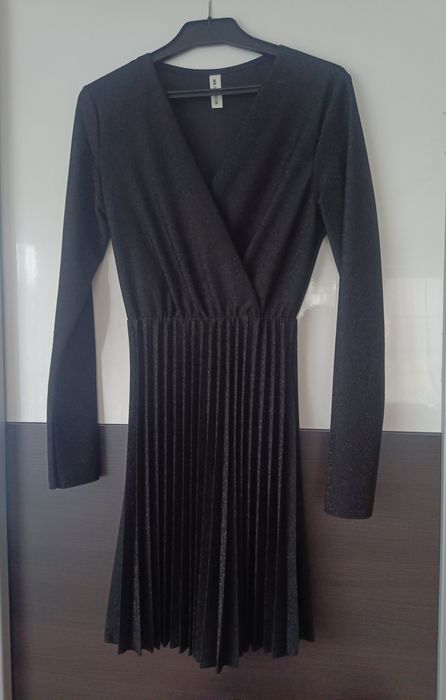 Sukienka,, mała czarna,,