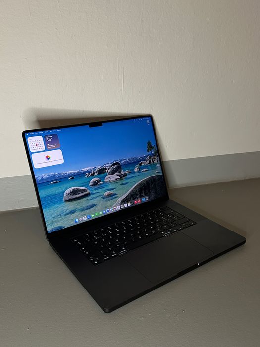 MacBook Pro 16 M4 Max 36GB  RAM 1TB SSD