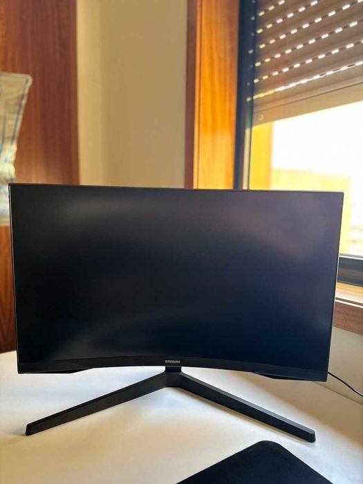 Gaming Monitor Curvo SAMSUNG Odyssey G55C