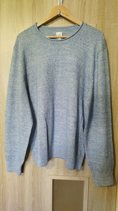 Niebieski sweter marki Gap