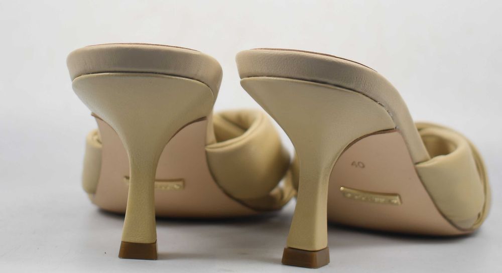 Skórzane klapki Guess roz. 40