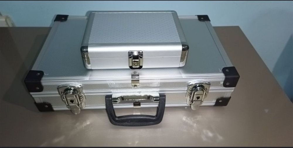 Футляр для переносу комп'ютерних запчастин