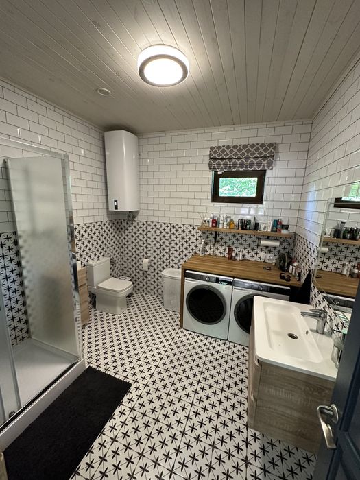 Будинок, с.Лука, поруч Білогородка, Бобриця, Музиці