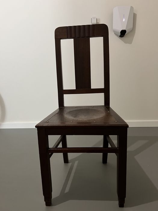 Cadeiras em madeira antiga