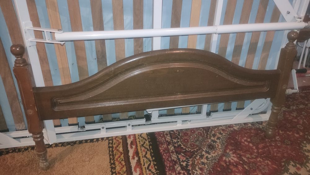 Cama de casal mas pequena ou grande de solteiro