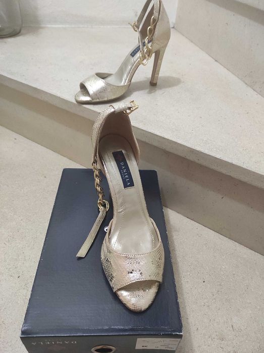 Sandálias 38 douradas de cerimónia Daniela Shoes