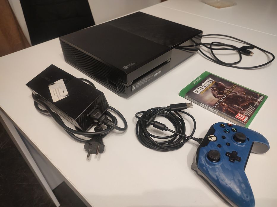 Witam sprzedam xbox one x 1tb
