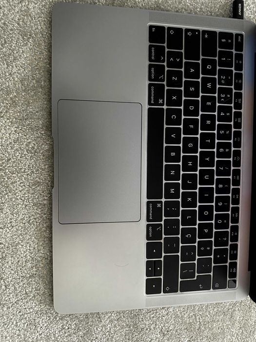 MacBook Air Retina 13.3 (2019) - Core i5 - 8GB RAM - 128GB SSD - Like New64409242509570122