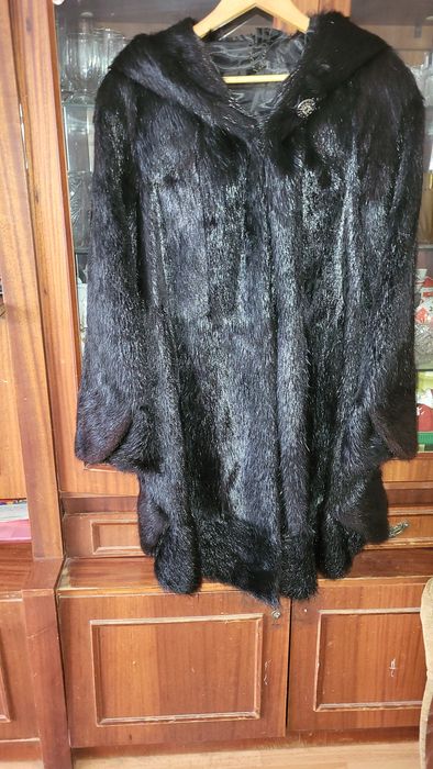 Продам  шубу з  нутрии