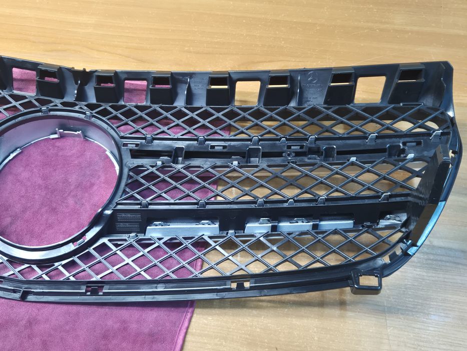 Mercedes  W175 CLA grill atrapa A176 888 0260 OEM NOWY