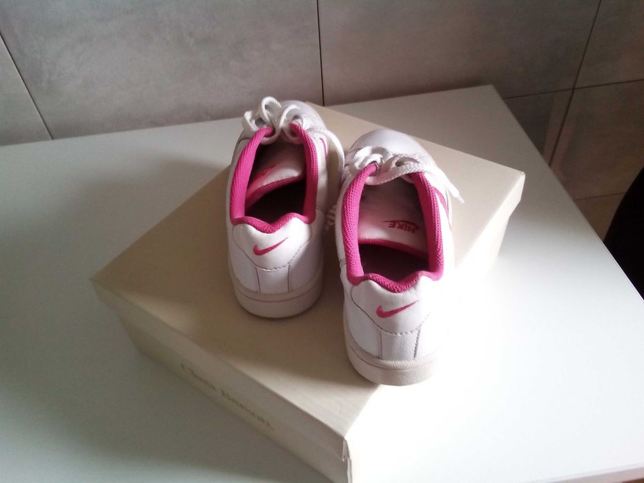 Obuwie damskie sportowe NIKE rozmiar 36,5