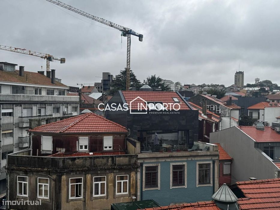 T1 Recuado com Terraço Privativo Próximo do Metro