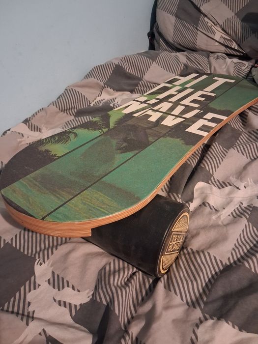 Trick board hit the wave