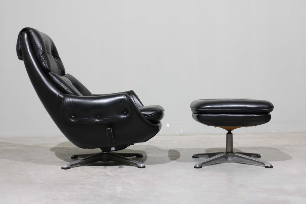 Poltrona + pousa pés em couro