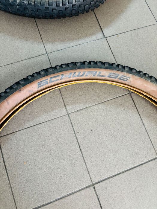 Pneus BTT em bom estado