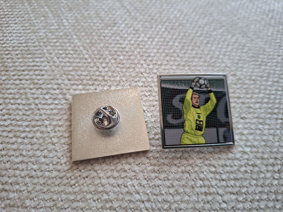 Vários pins Sporting