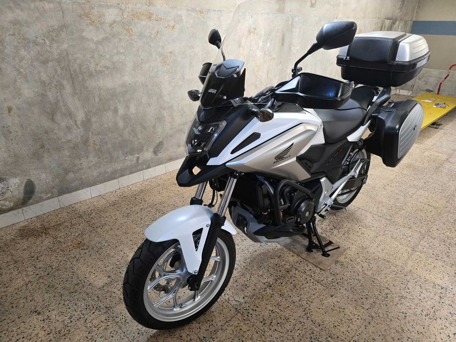 Honda NC750X com 5000 km´s em excelente estado