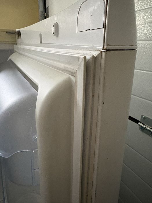 Uszczelka magnetyczna drzwi lodówki Indesit Baan10