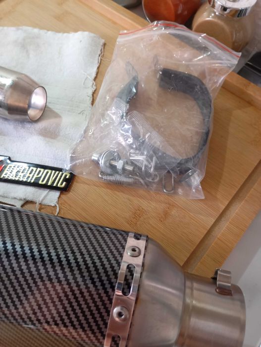 Ponteira escape moto "Akrapovic"réplica
