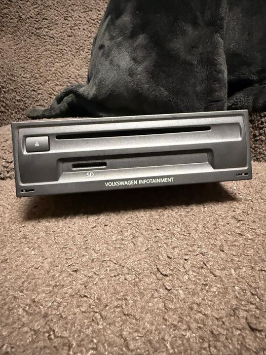 Radio WV Golf 5 04-08