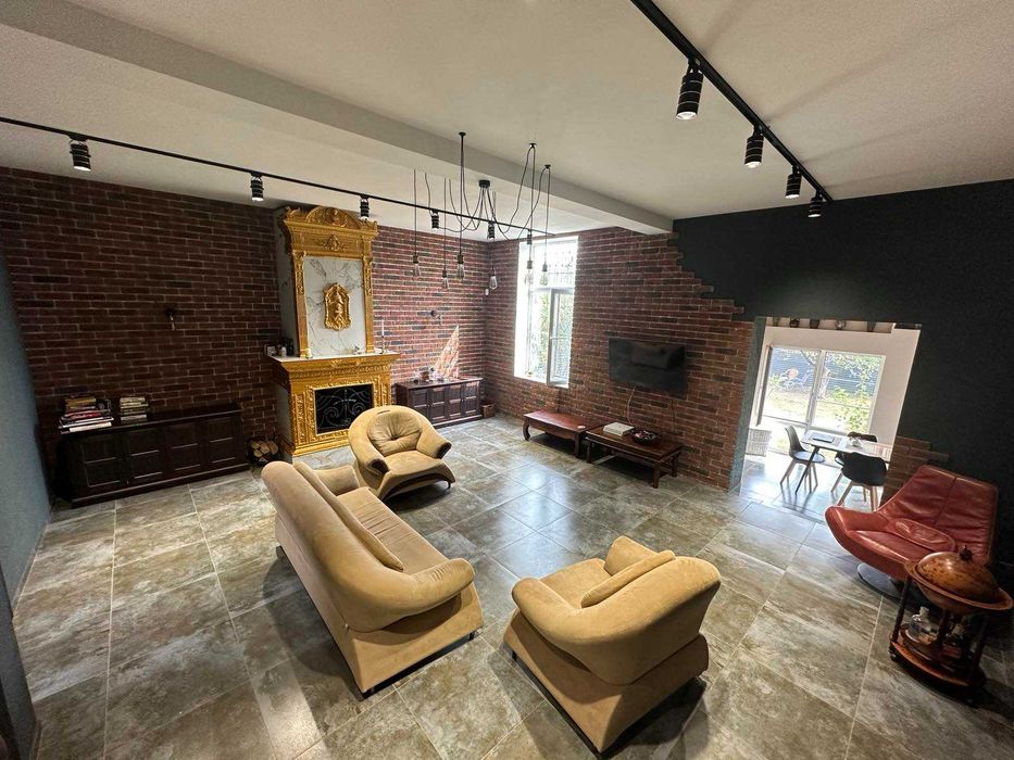 Будинок з ремонтом! 190 кв.м. Гараж на 2 авто. 240000