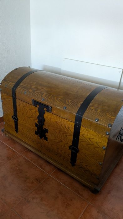 Arca de arrumacao de madeira