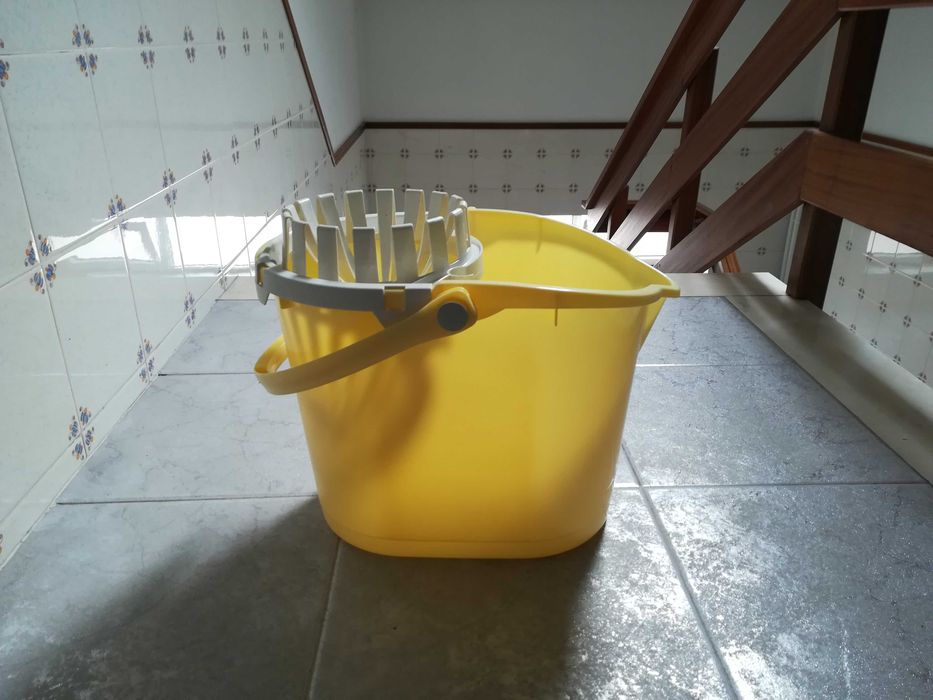Balde de limpeza novo