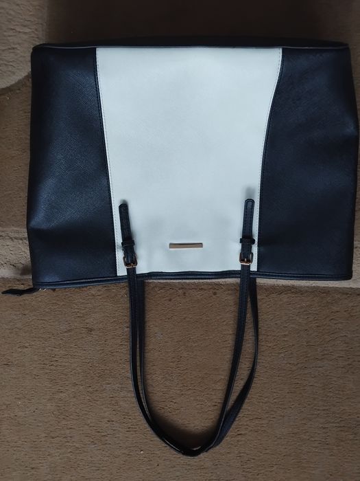 Сумка жіноча чорного кольору.