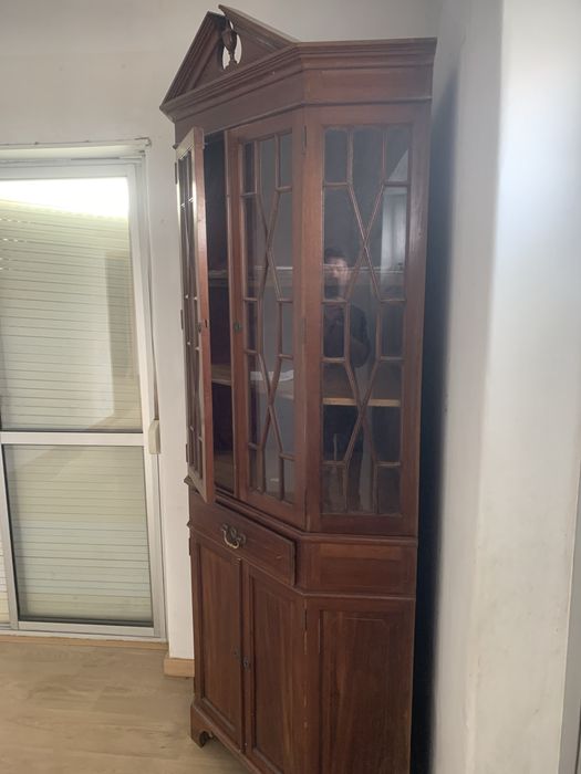 Cristaleira de canto antiga