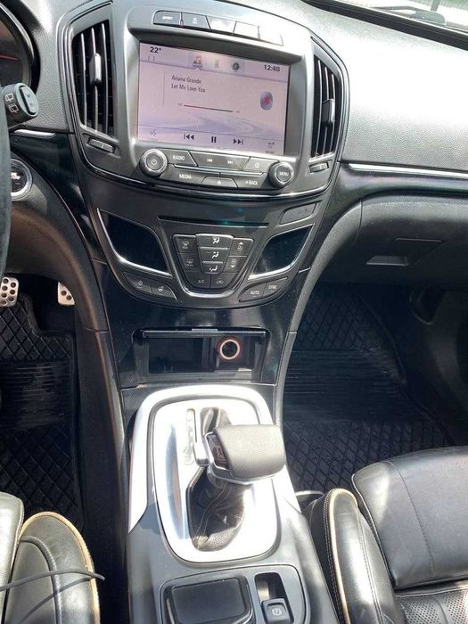 Автомобіль Інсігнія 2013