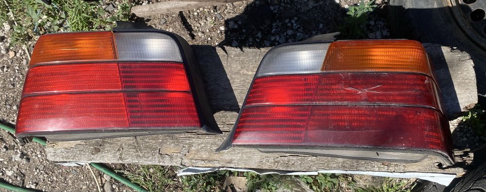 Продам пару задних фонарей   БМВ 3  Е36 BMW E 36