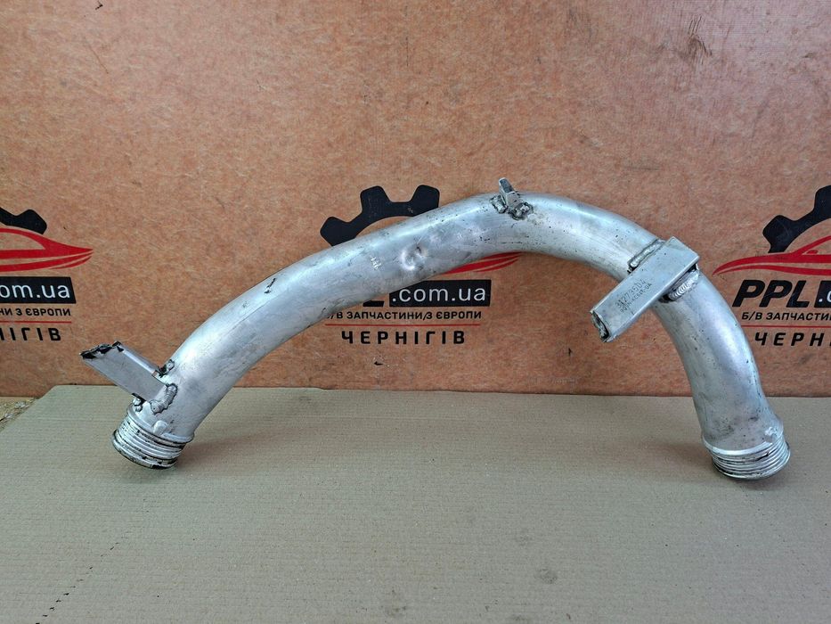 Volvo XC70 II 07-16 2.4 D патрубок трубка интеркулера 31273504