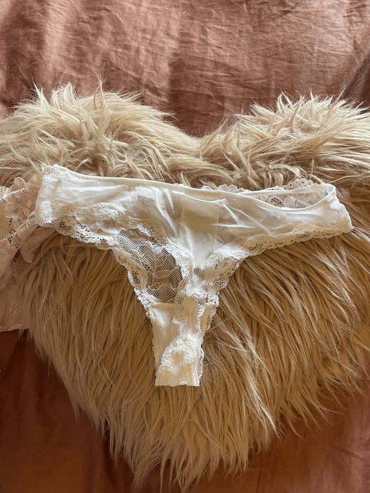 H&M 2pak koronkowe białe kremowe pudrowy pastelowy róż stringi majtki