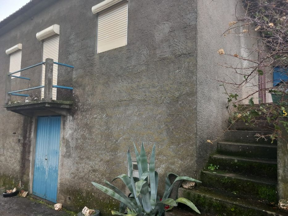 Vende-se Casa com Anexos e Quintal. APROVEITE AGORA.