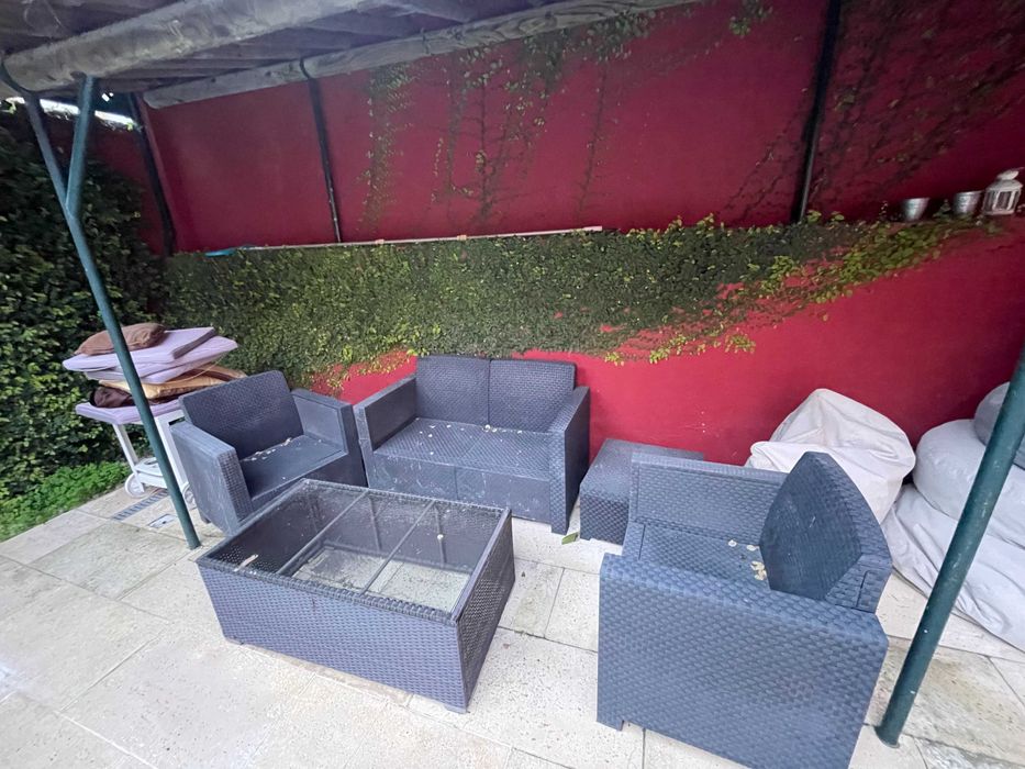 Cojunto móveis de exterior - 1 sofá, 2 mesas e 2 cadeirões