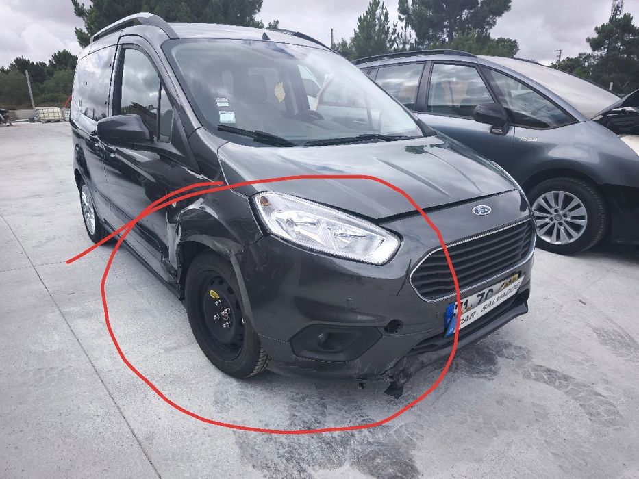 Ford Connect  5 lugares sinistrado