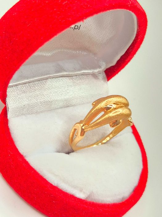 Niesamowity pierścionek "Delfiny" wykonany ze złota 585 (14K).