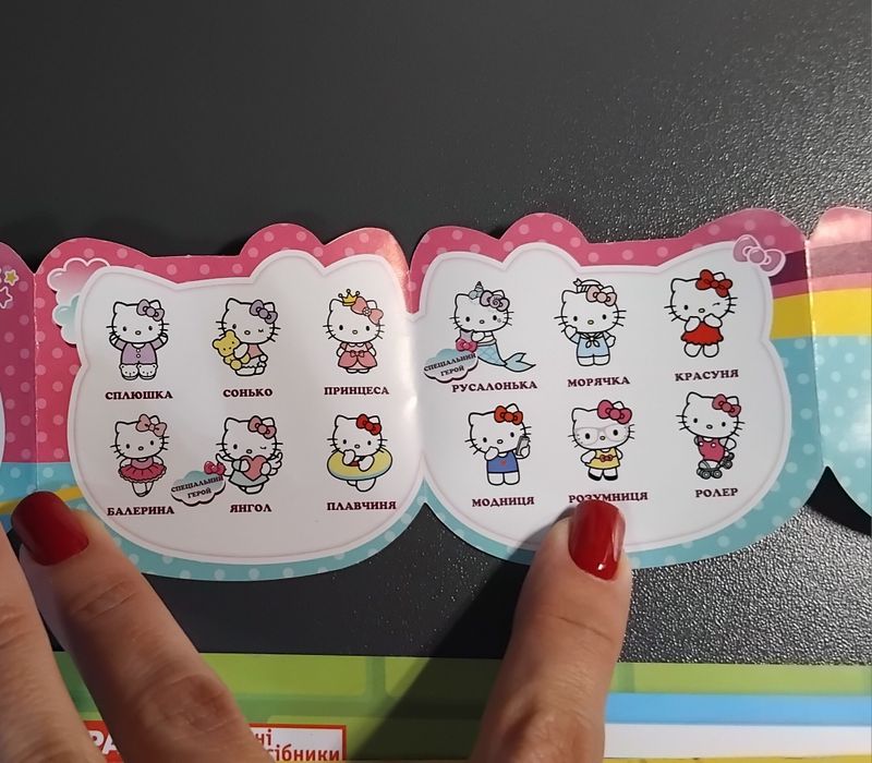 Фігурки hello kitty.