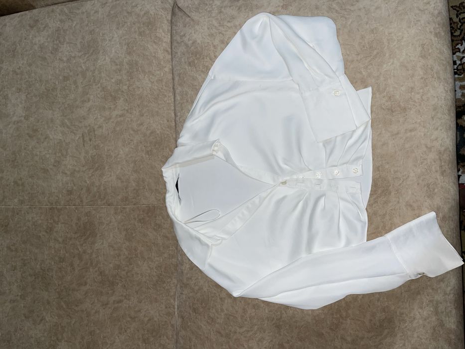 Zara атласна сатинова блузка сорочка вкорочена біла драпірування скандинавський стиль мінімалізм