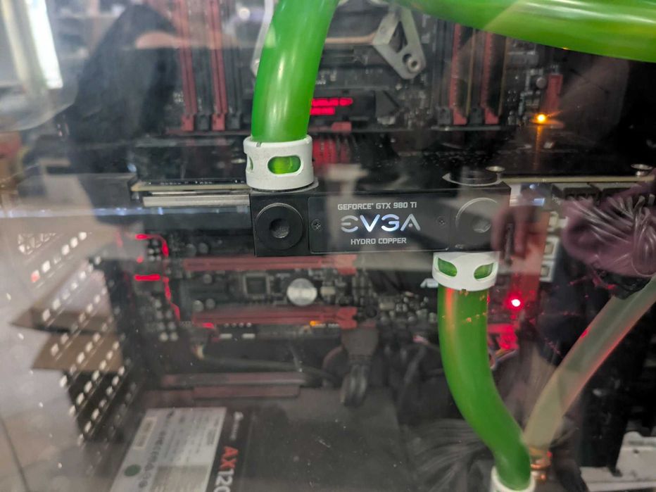 Komputer stacjonarny i7 / GTX 980 Ti / 16 GB RAM / Chłodzenie wodne