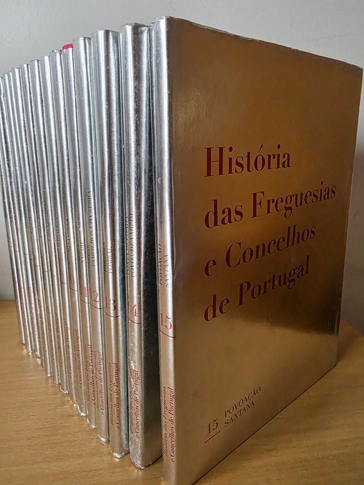 14 volumes da coleção "História das Freguesias e Concelhos de Portugal"